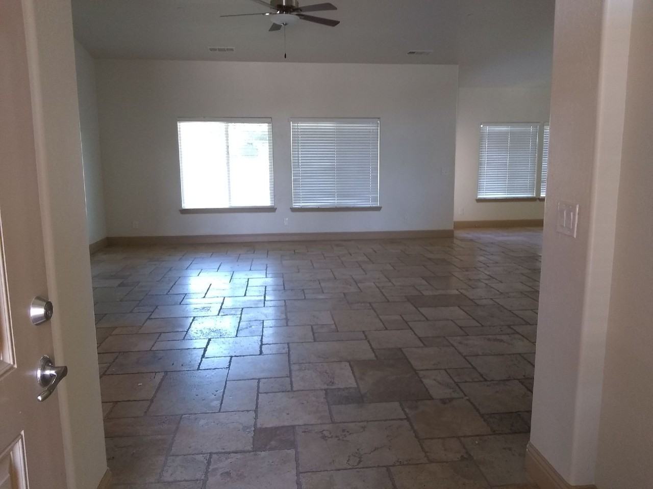 4517 E Gettysburg Ave - Photo 2 of 5