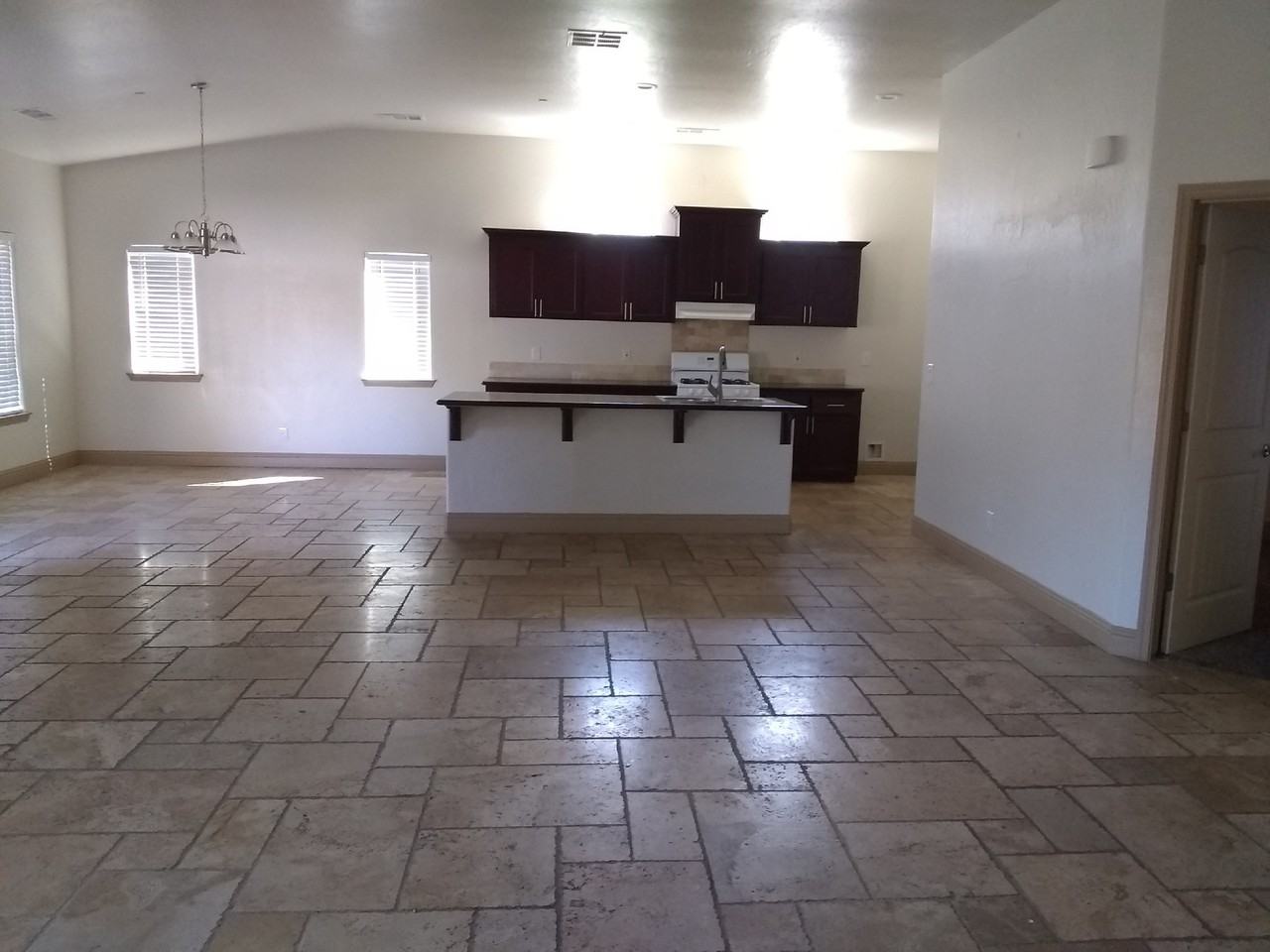 4517 E Gettysburg Ave - Photo 3 of 5