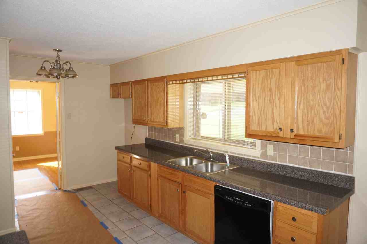 3002 Scotland Rd - Photo 6 of 23