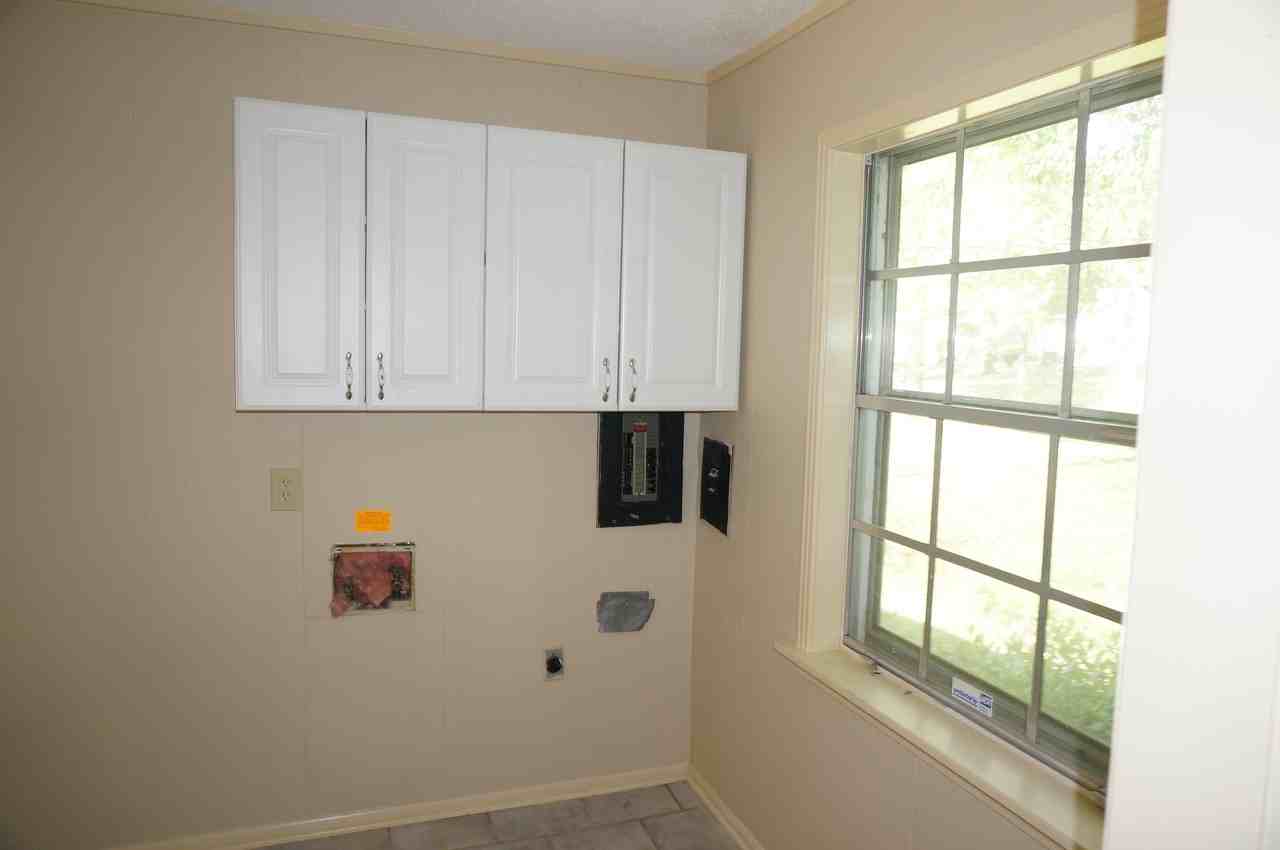 3002 Scotland Rd - Photo 7 of 23