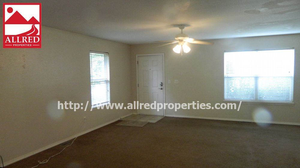 2459 N Brophy Ave - Photo 3 of 13