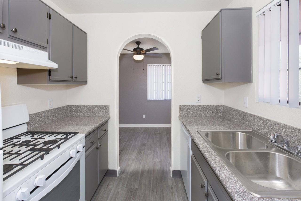 4650 West Oakey Boulevard - Photo 3 of 4