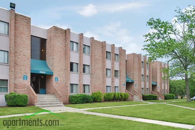 College Park Apartments - Photo 3 of 11