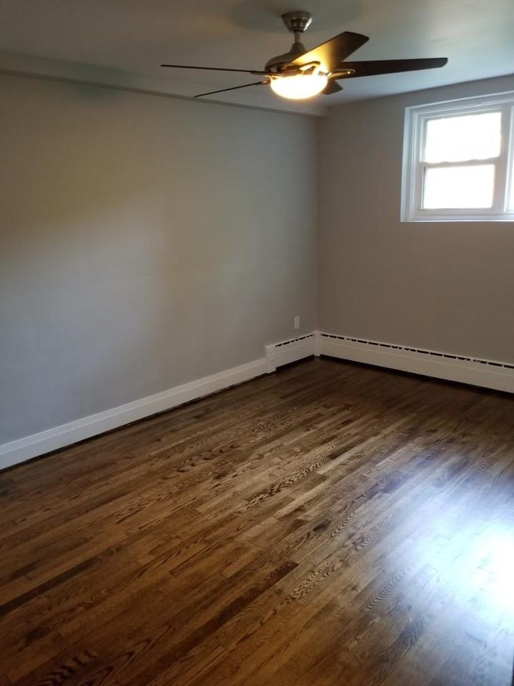 401 Quebec Avenue - Photo 3 of 8