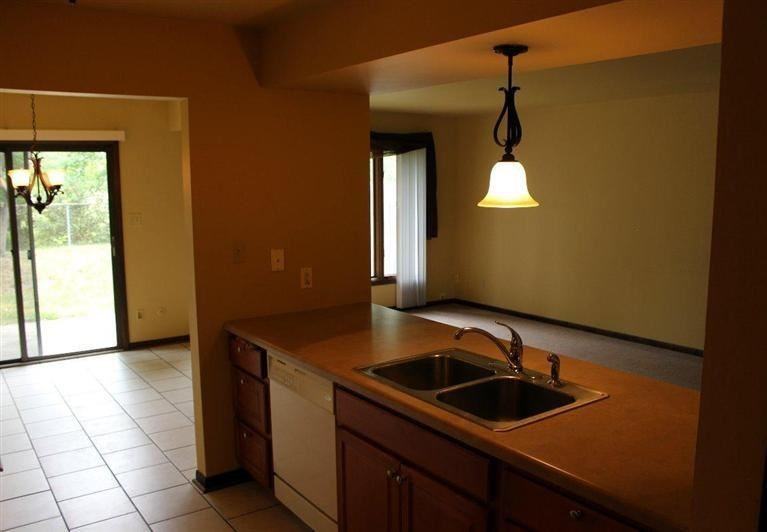 625 Wellington Dr - Photo 3 of 18