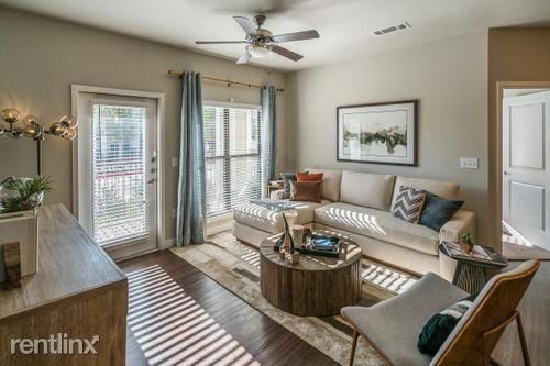 1209 S Dairy Ashford Rd - Photo 3 of 8