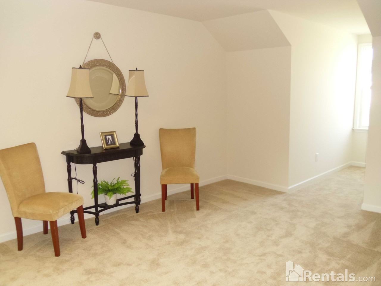 144 Lexington Pl - Photo 2 of 10