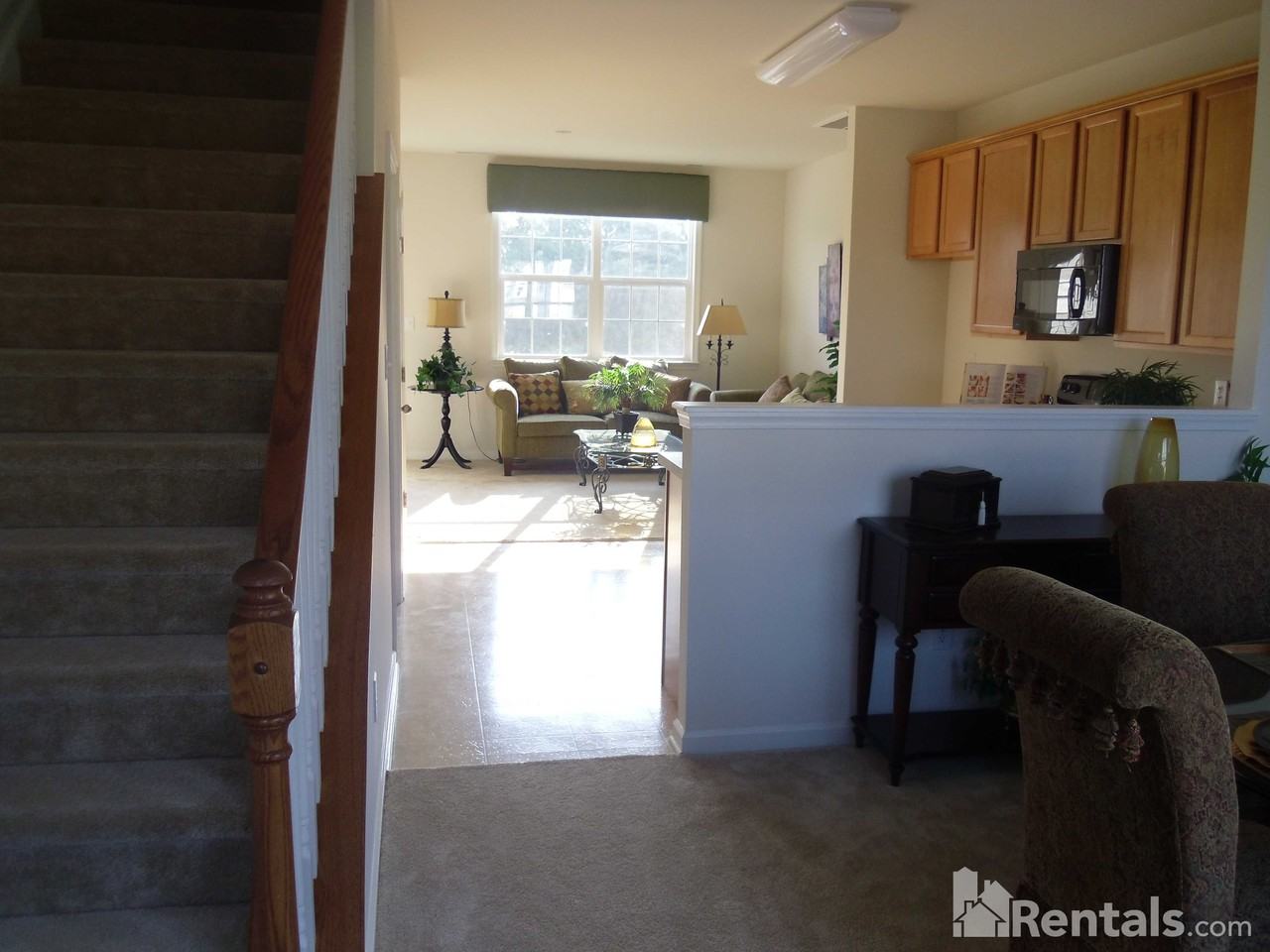 144 Lexington Pl - Photo 3 of 10