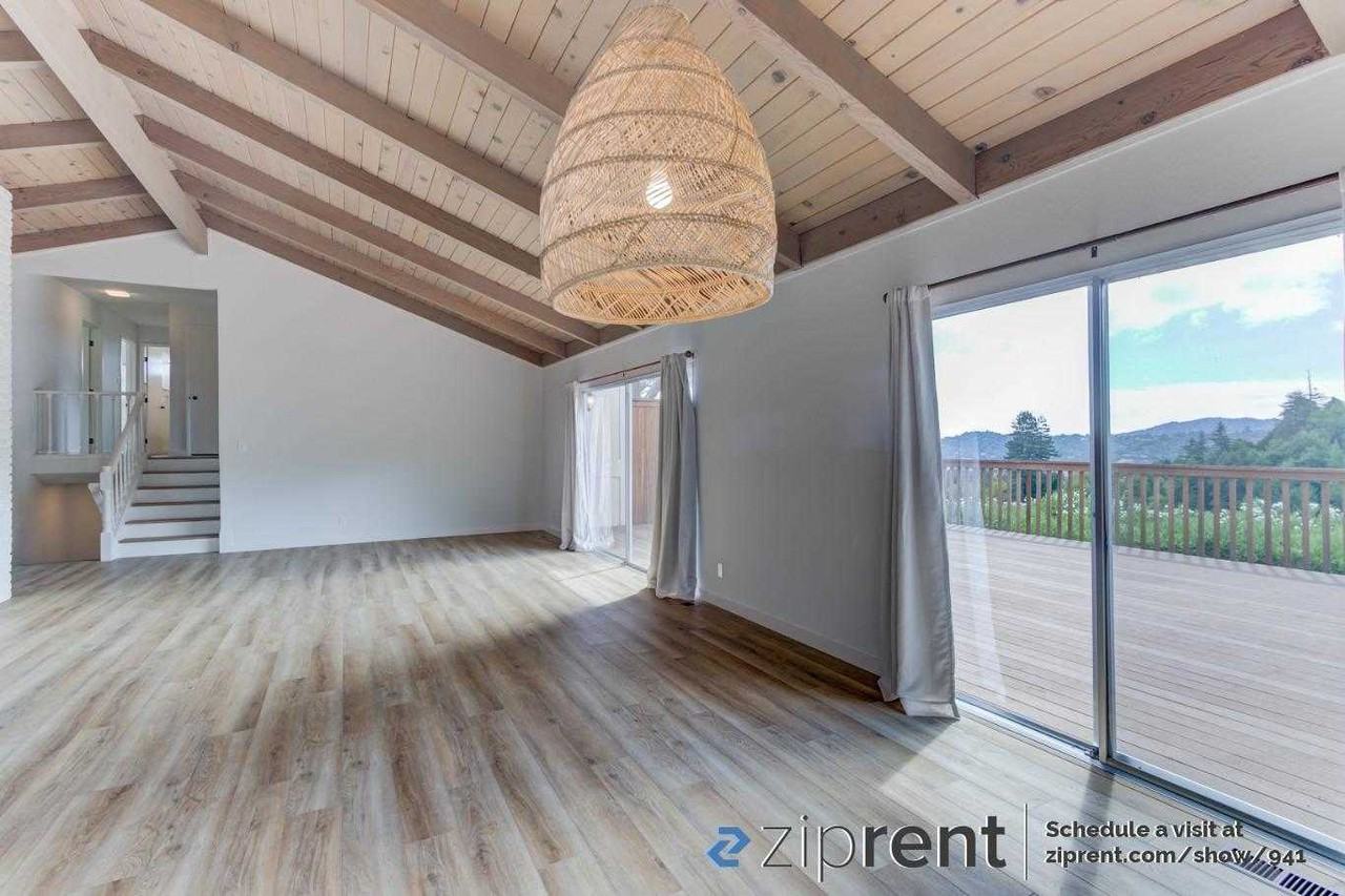 137 Convent Ct - Photo 2 of 20