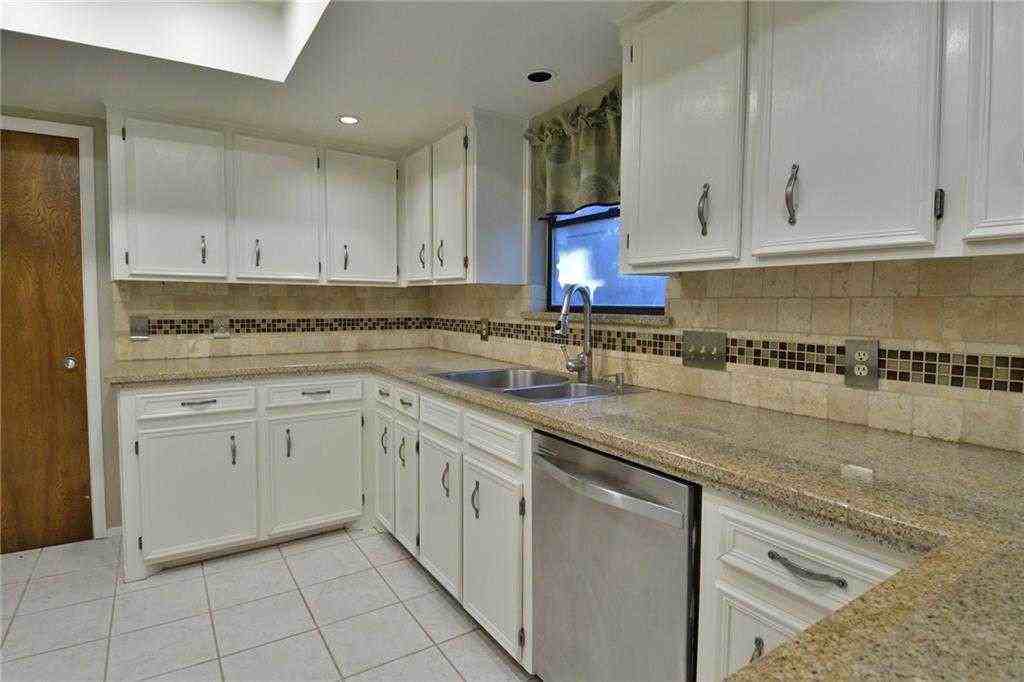 2001 Deep Wood Dr - Photo 3 of 11