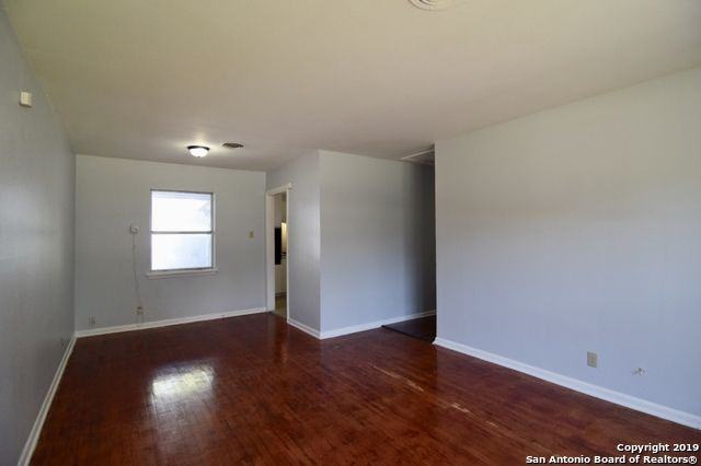 135 Brettonwood Dr - Photo 2 of 17