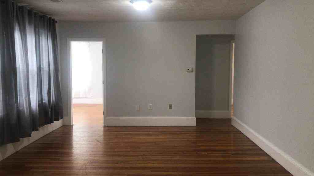 904 Main - Photo 2 of 9