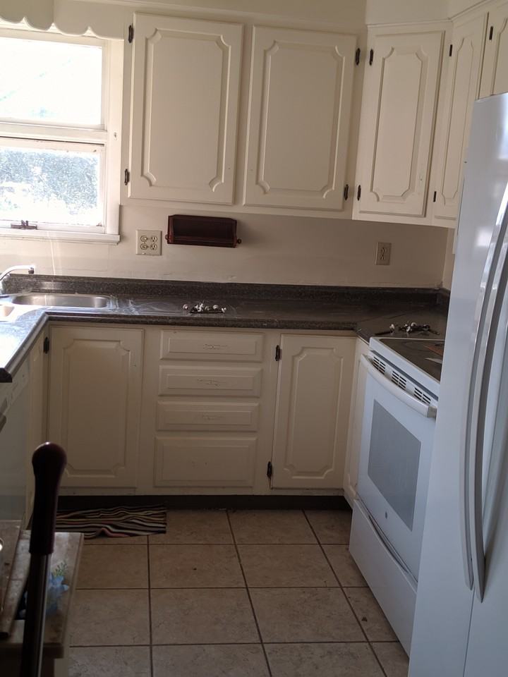 1234 Greentree Rd - Photo 3 of 6