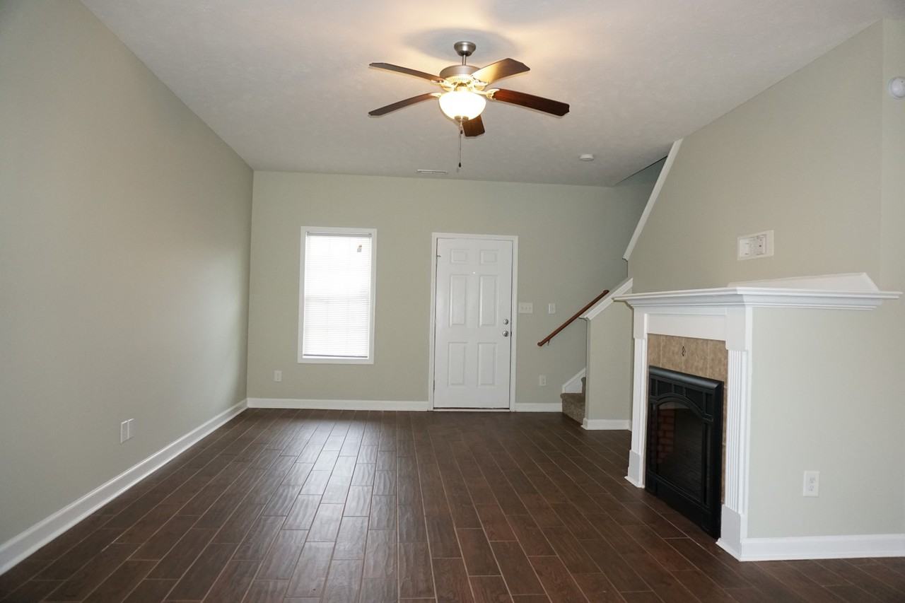 419 Lake Edge Ln - Photo 3 of 29