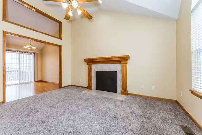 11127 North Lewis Avenue - Photo 2 of 8