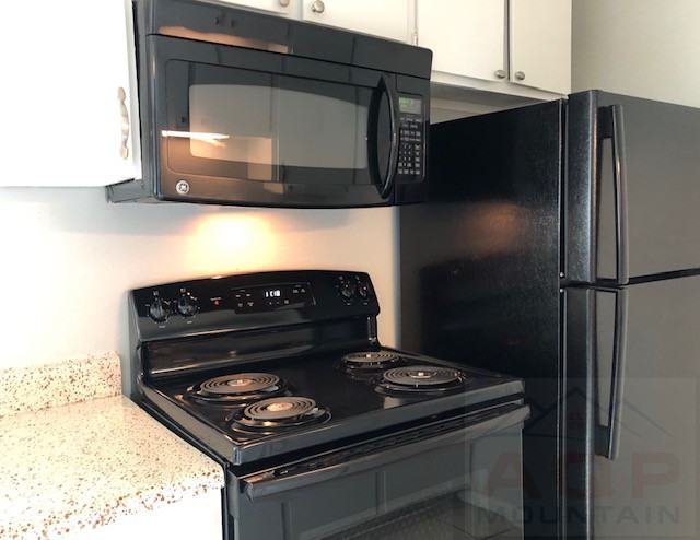 1437 Moline Street - Photo 3 of 8