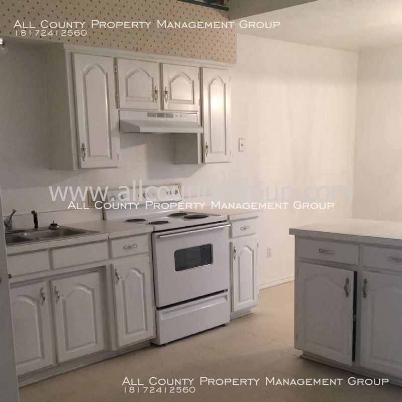 404 Lochridge Drive - Photo 2 of 7