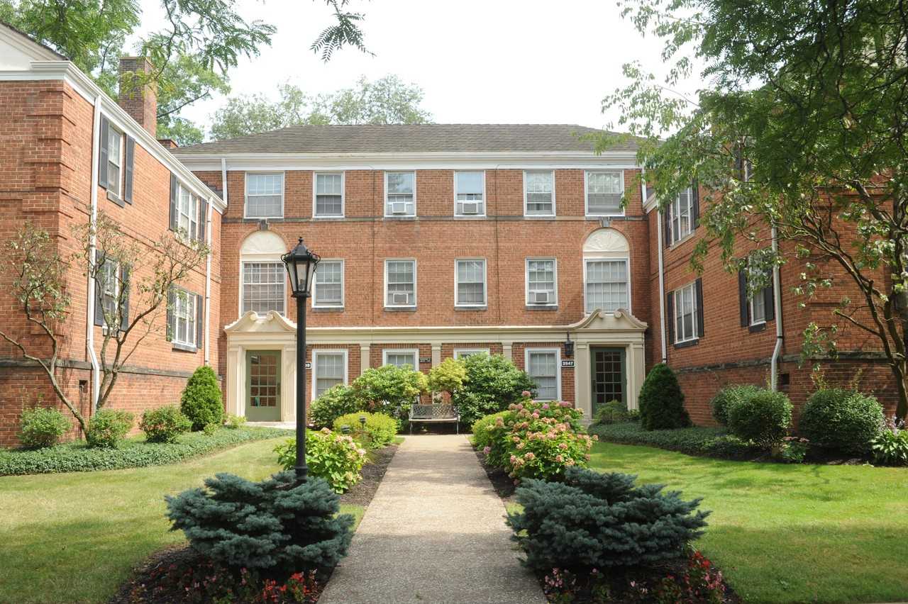 North Moreland Courts Apartments 2555 North Moreland Boulevard