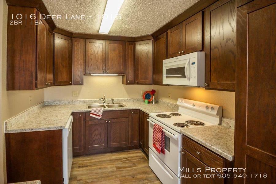 1016 Deer Lane #1016 - Photo 3 of 10