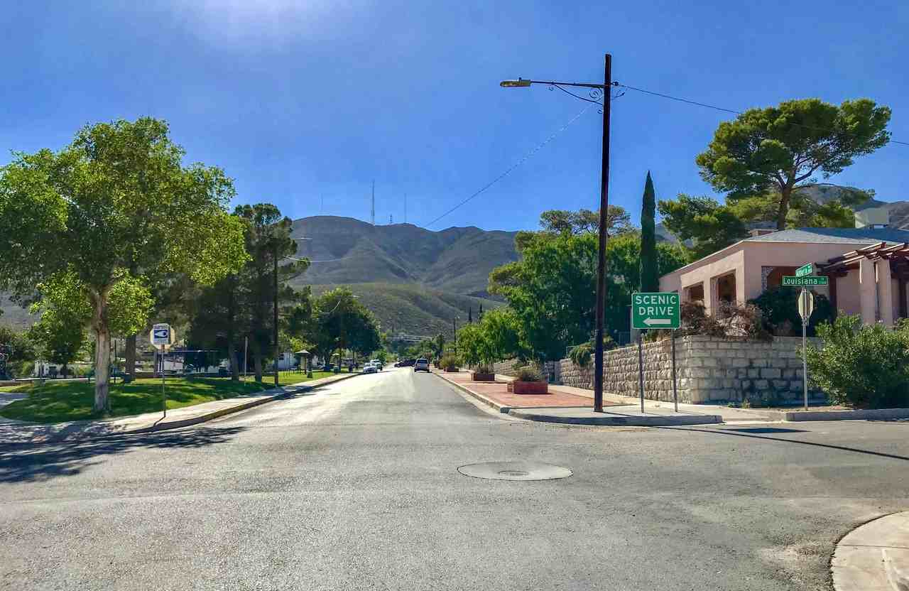 2808 Altura Avenue - Photo 3 of 33