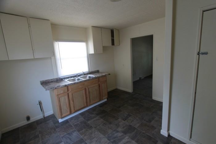 2010 Harding Avenue - Photo 3 of 13