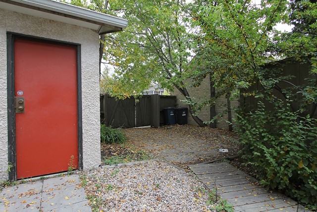 383 Wardlaw Avenue - Photo 3 of 17