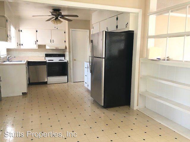 3407 Pine Circle - Photo 3 of 21