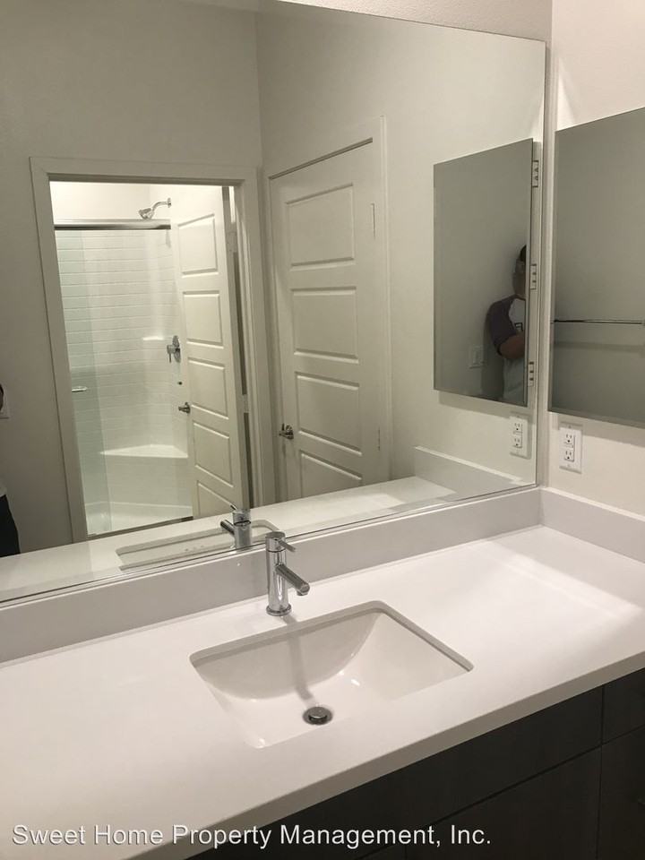 216 Paramount - Photo 2 of 15