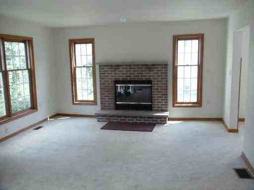 8 Brahms Ct - Photo 3 of 12