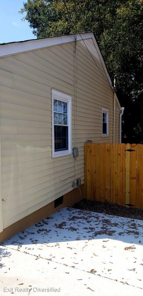 1727 Buchanan Ct - Photo 3 of 9