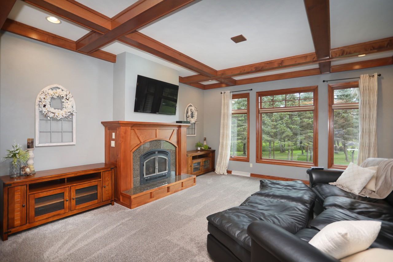 424 S Pine Grove Ln - Photo 2 of 25