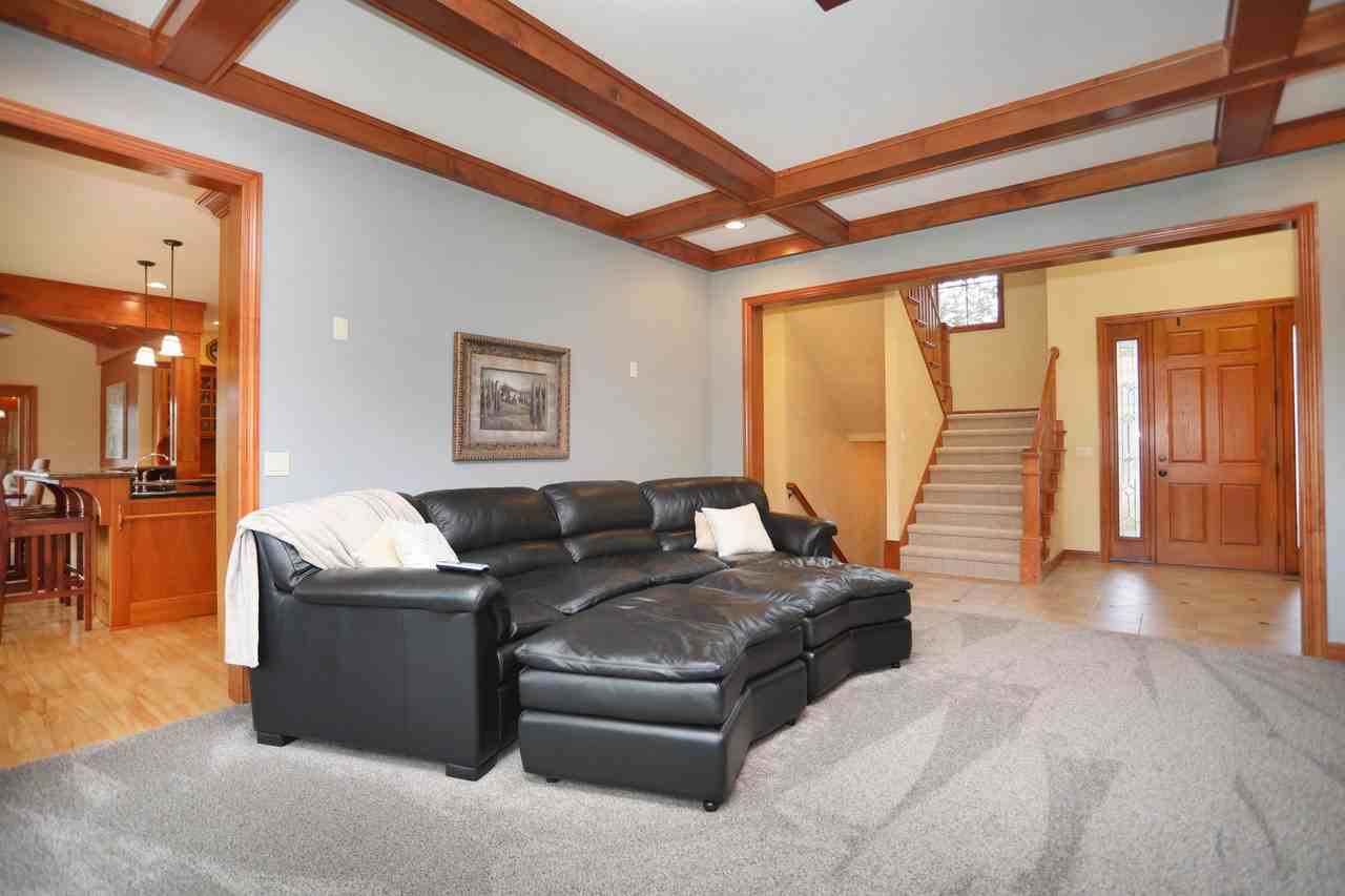 424 S Pine Grove Ln - Photo 3 of 25