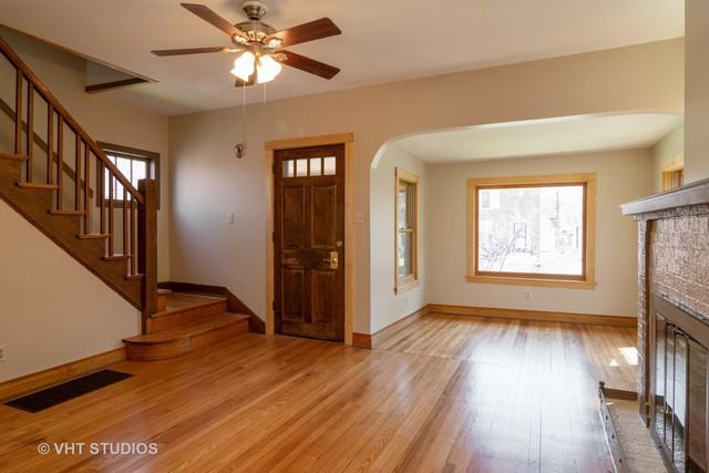 152 E Burlington St - Photo 3 of 11