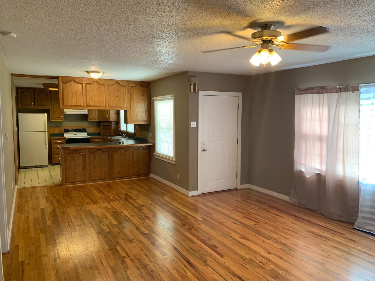 2104 West 4th Street - Photo 4 of 21