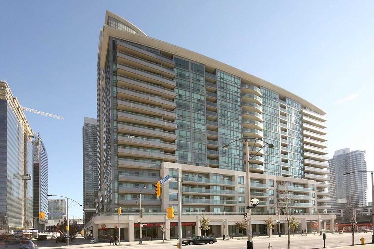 51 Lower Simcoe Street #51