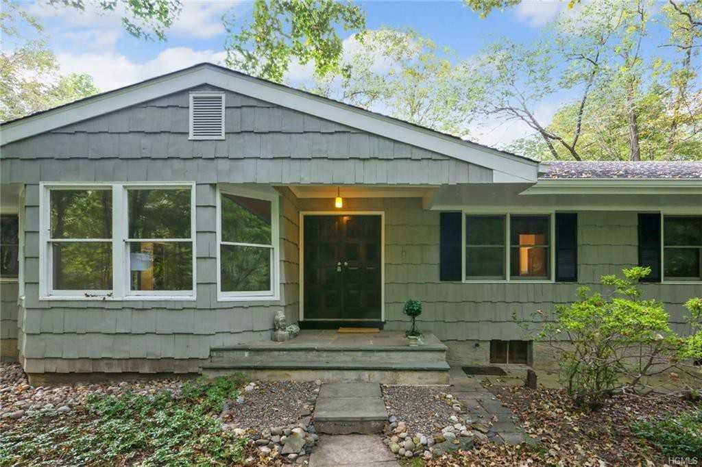 812 Sleepy Hollow Road - Photo 3 of 32