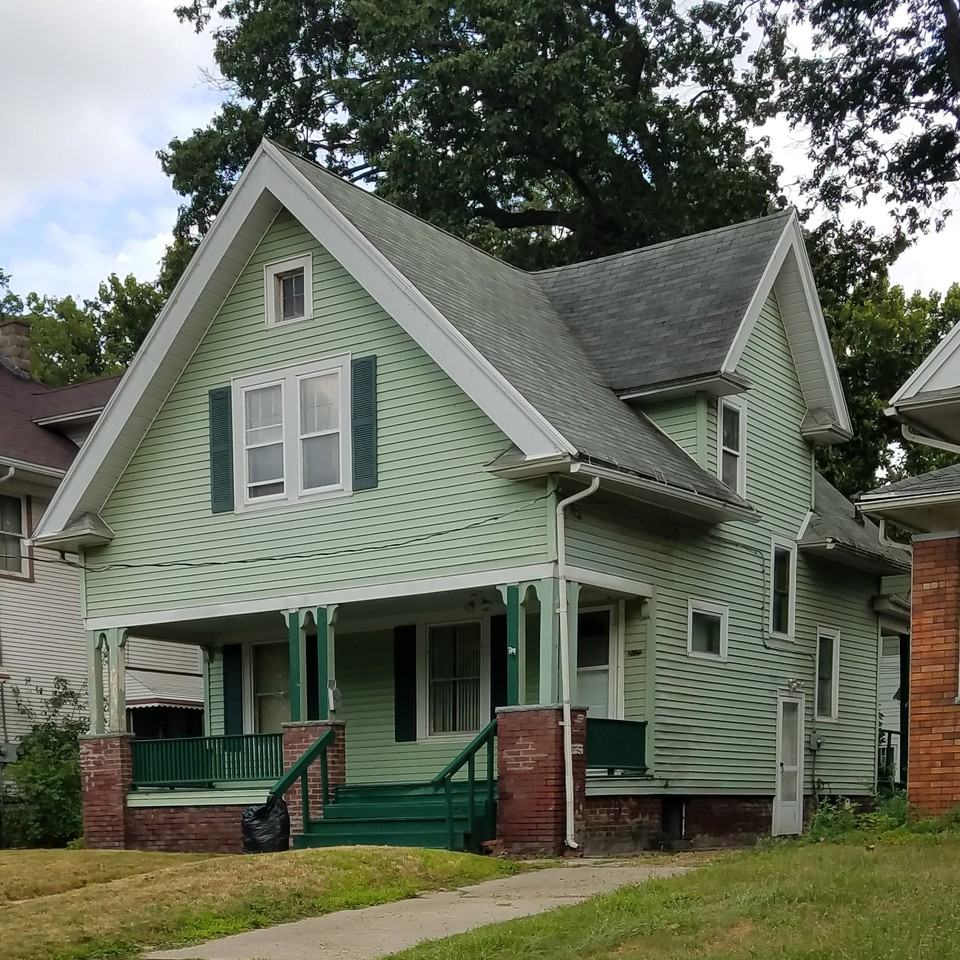 1115 Prospect Ave - Photo 2 of 12