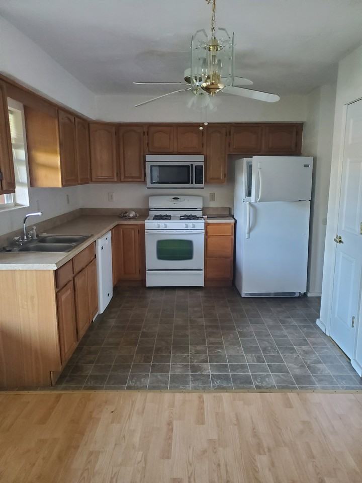 2354 Manor Rd #2354 - Photo 2 of 5