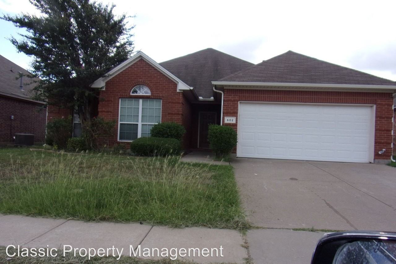 602 Crownpoint - Photo 2 of 8