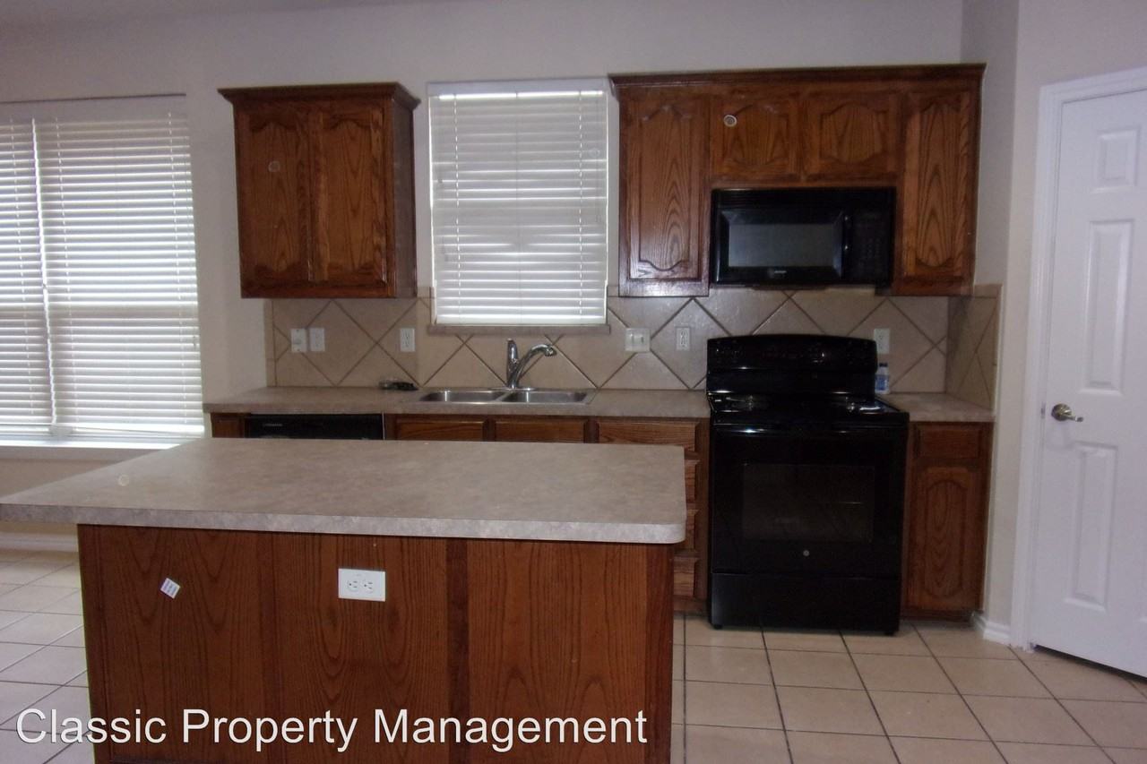 602 Crownpoint - Photo 3 of 8