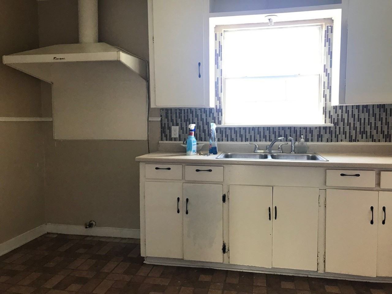 412 Stratford Ct - Photo 3 of 9