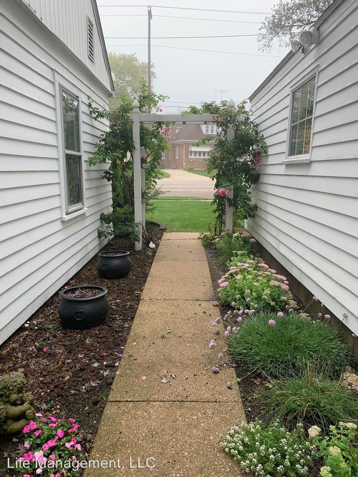 7917 39th Avenue - Photo 3 of 28