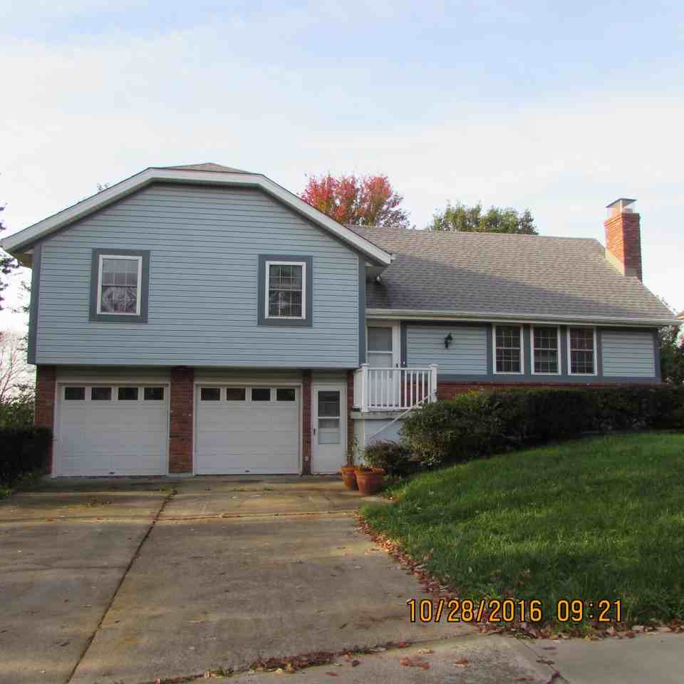 7901 Nw 85th Ter - Photo 3 of 32