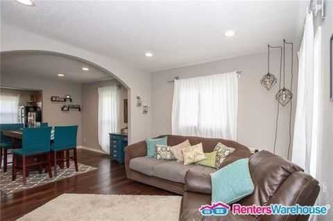 2744 E Washington Ave - Photo 2 of 17