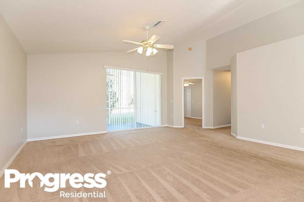 7833 Fashion Loop - Photo 2 of 14