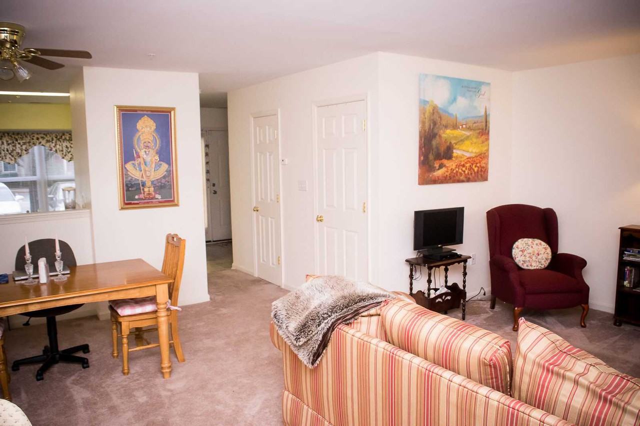 206 Hilltop Ln - Photo 3 of 9