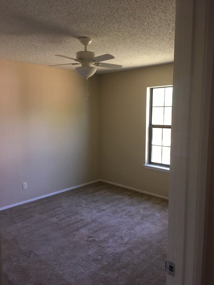 1240 26th St - Photo 3 of 9