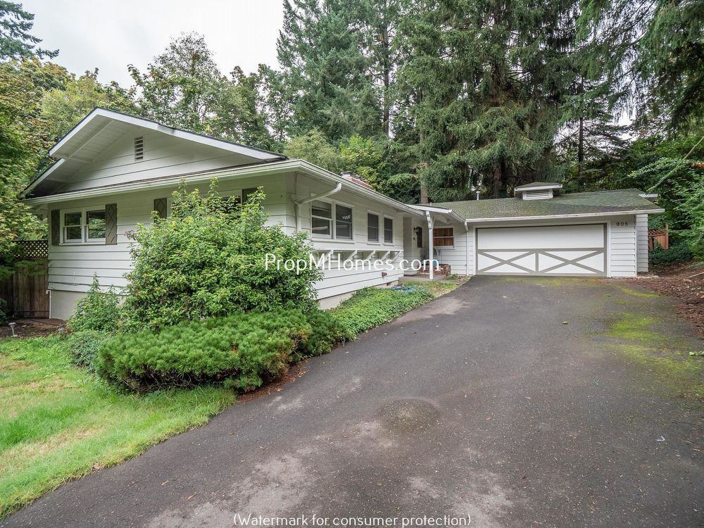 905 Sw York Road - Photo 2 of 26