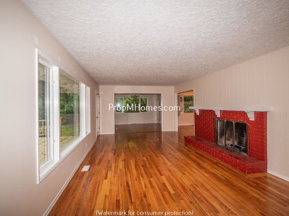 905 Sw York Road - Photo 3 of 26