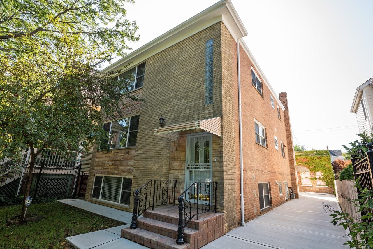 1835 West Berteau Avenue Unit 1